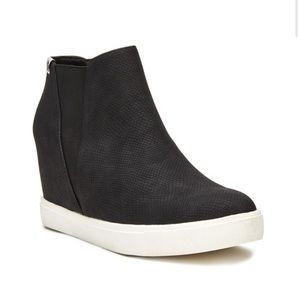 Matisse Lure Wedge Sneaker Size 8 🎁 Only worn a few times. Great condition! ⭐️